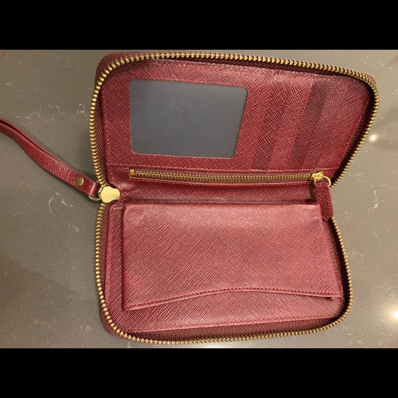 NWOT Roots maroon clutch wallet. - Picture 5 of 6